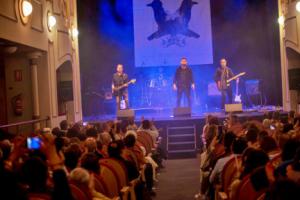 The River Band ejercen de estrellas del rock en su primer disco