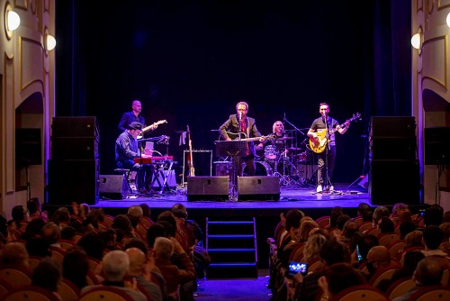 Antonio Álvarez invoca emociones en la presentación de su quinto disco