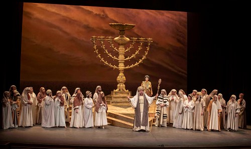 La majestuosidad de la ópera ‘Nabucco’ deslumbra en el Maestro Padilla