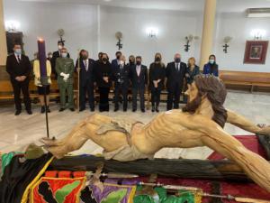Crespo asiste en Roquetas a la guardia y custodia legionaria al Santísimo Cristo de la Buena Muerte
