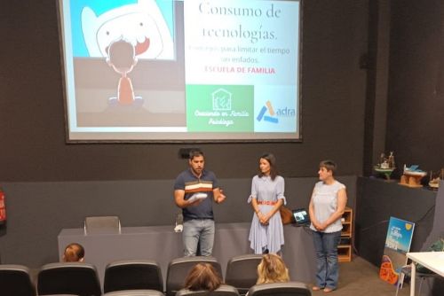 Adra celebra el Día Mundial de Internet con la charla ‘Consumo de tecnologías’