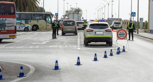 Policía Local de Adra realiza un control de camiones y autobuses