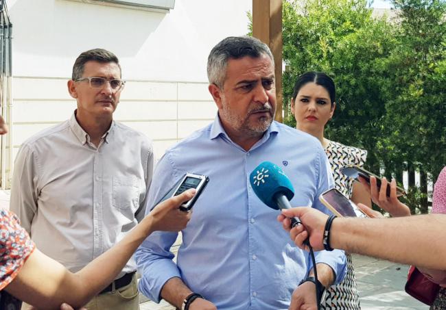 El PSOE denuncia que no hay Plan Verano el mismo día que lo presenta el SAS