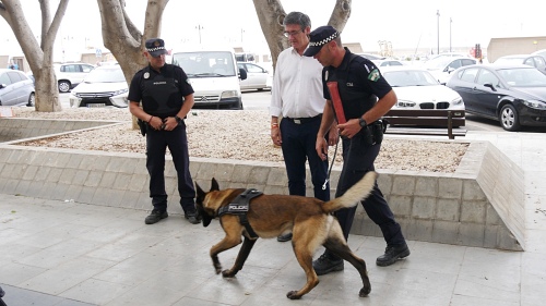 El perro de la Policía Local de Adra permite 200 incautaciones en unos meses
