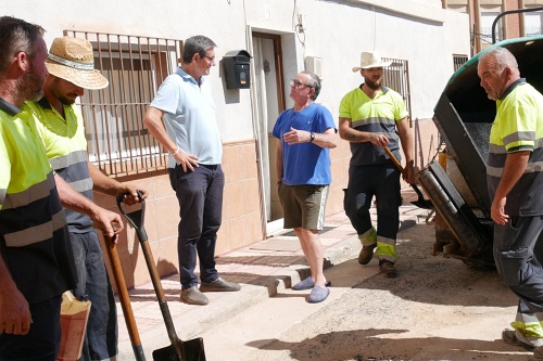 Asfaltado de la calle Gredos en las Cuatro Higueras de Adra