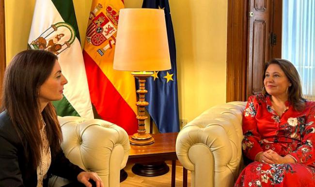 Carmen Crespo mantiene una reunión institucional con la presidenta de la Autoridad Portuaria de Almería