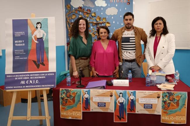 Pequeños y mayores celebran en Adra el Día Internacional de las Bibliotecas