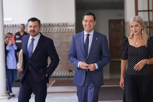 Moreno confirma que el 4 de diciembre se conmemorará el Día de la Bandera de Andalucía