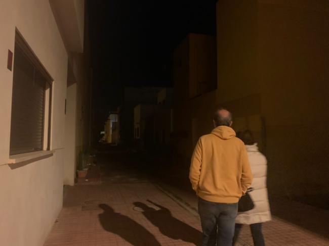 El PSOE reclama reponer las farolas rotas o inexistentes en Cabo de Gata