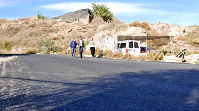 La calle Mamparra de Adra luce en óptimas condiciones