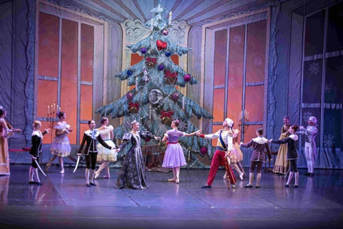 ‘El Cascanueces’ llena el Auditorio con la belleza de la danza