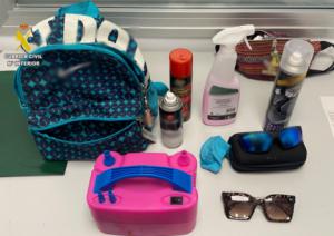 La Guardia Civil esclarece once robos en vehículos en Adra tras la detención de un varón