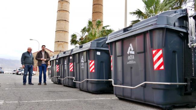 Ayuntamiento de Adra sigue renovando su parque de contenedores