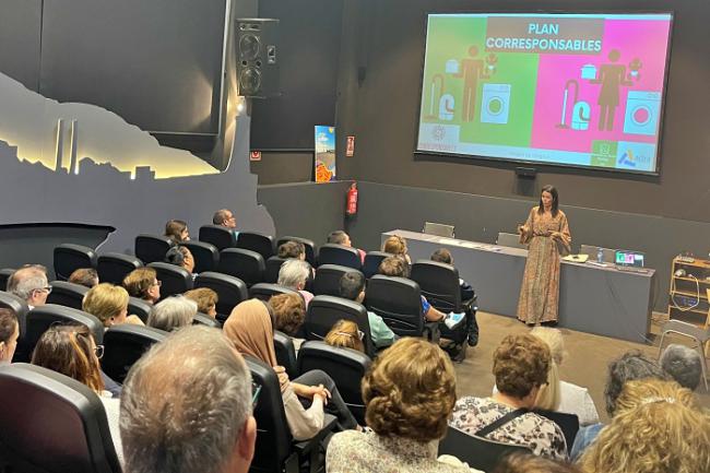 Coloquio ‘Cuidar es un trabajo conjunto’ de la Escuela de Familia de Adra