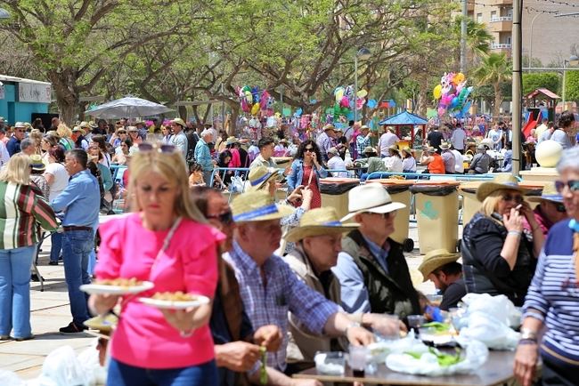 3.000 raciones de habas con tocino y 3.000 platos de fritá para celebrar San Marcos