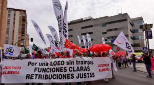 Medio millar de funcionarios de Justicia reclaman en Almería una subida salarial