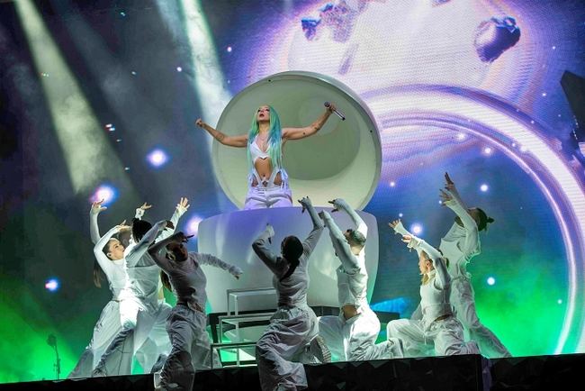 La dragona Lola índigo arrasa en el Parque de las Almadrabillas