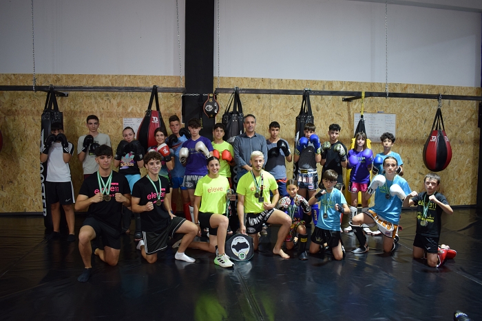 El club Eleven Team de El Alquián fomenta el kick boxing entre los jóvenes almerienses