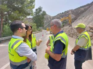 Cortes de carretera para la reparación de daños por desprendimientos en la A-348 en Rágol
 