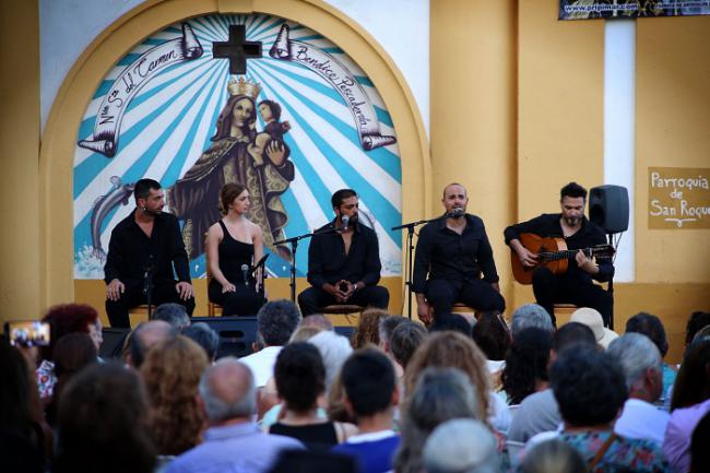La Plaza de San Roque se llena con más de 600 personas en la última noche de Plazeando