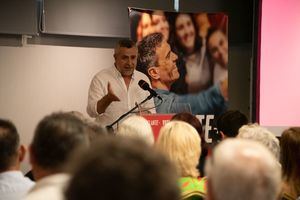 El PSOE de Almería cierra filas en torno a Pedro Sánchez
 