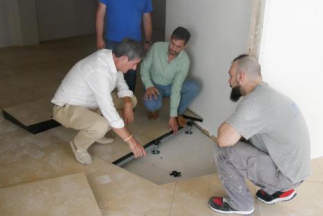 Manuel Cortés supervisa las obras de la Sala TIC y de Coworking