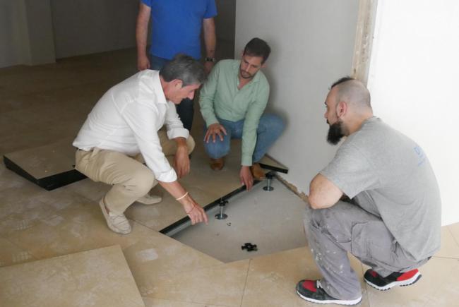 Manuel Cortés supervisa las obras de la Sala TIC y de Coworking