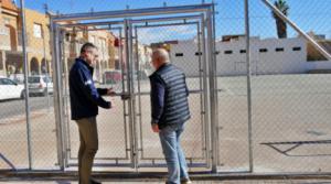 Por esta razón han cambiado una valla en la calle Rodrigo de Triana de Adra