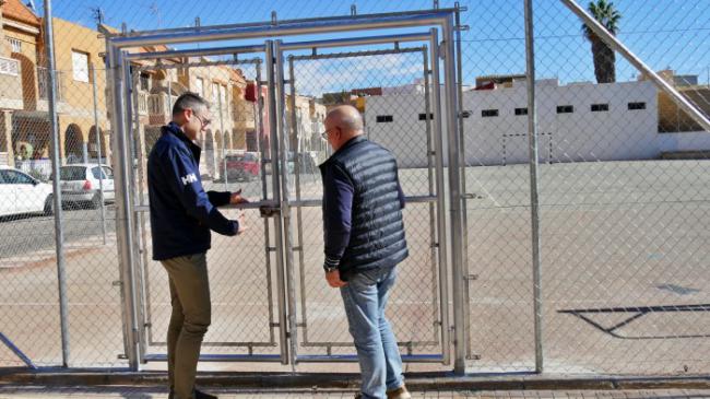 Por esta razón han cambiado una valla en la calle Rodrigo de Triana de Adra