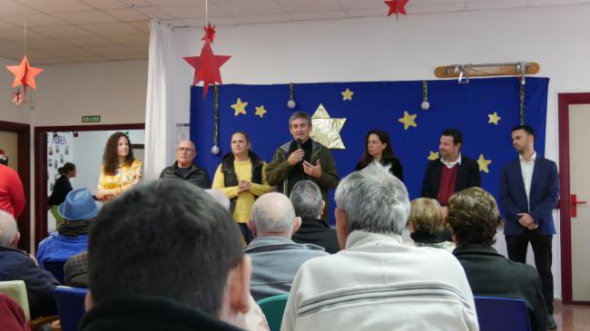 Manuel Cortés felicita la Navidad en la Residencia y del Centro de Mayores