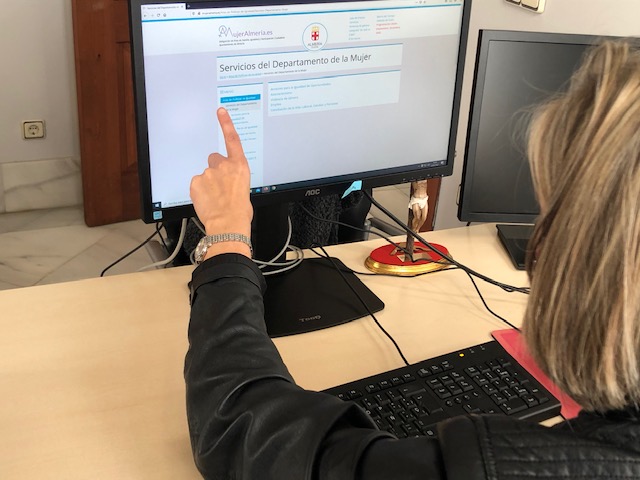 El Ayuntamiento realizará cinco talleres ‘on line’ de los Centros de la Mujer