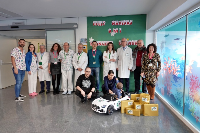 CSIF dona al Hospital Materno Infantil un coche de batería para los ingresados
 