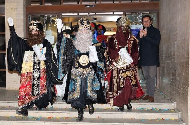 Una espectacular Cabalgata de Reyes Magos reparte ilusión en El Ejido