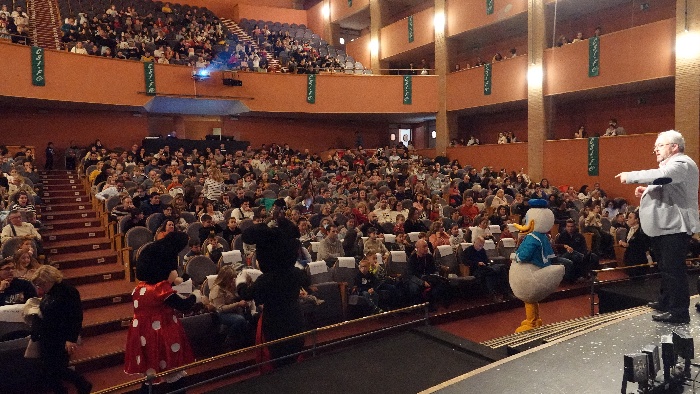 El Mago Cobra llena de magia la Fiesta Infantil de Reyes de CSIF