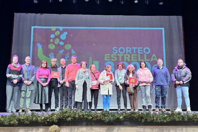 Comerciantes de Adra reparten 3000 euros a sus clientes más fieles
