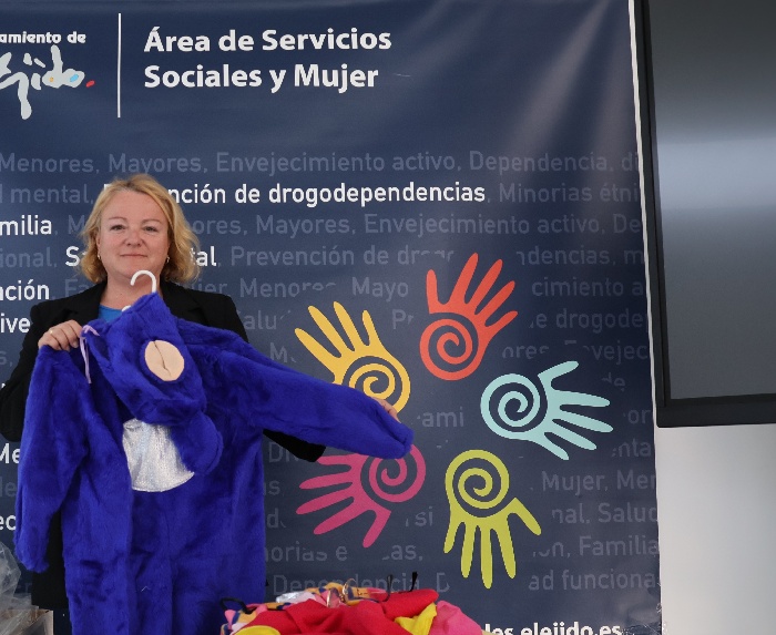 Asociaciones de discapacidad de El Ejido reciben donación masiva de disfraces