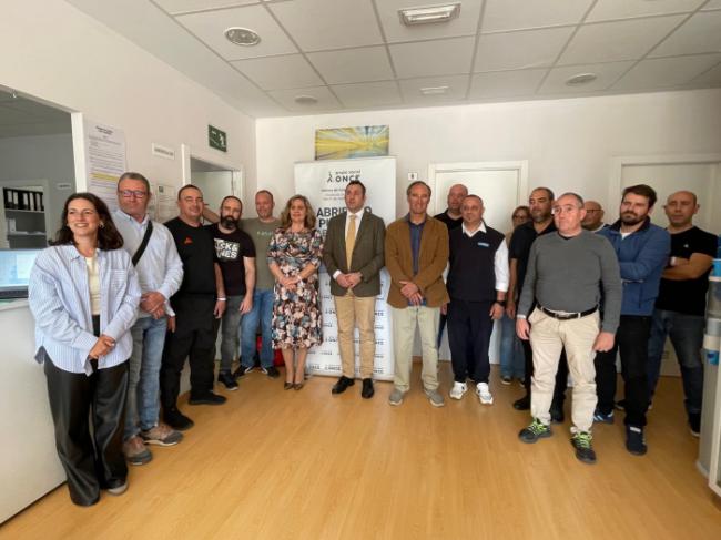 Taxistas de Almería reciben formación de la ONCE