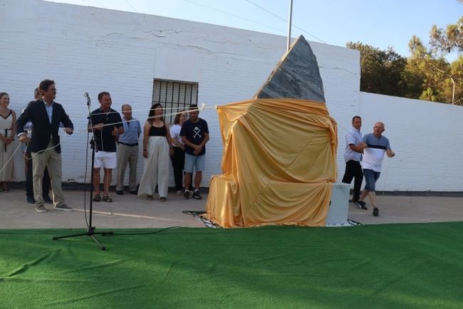 Inaugurado monolito en San Agustín en homenaje a colonos de posguerra