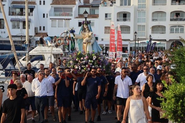 Almerimar se rinde a la Virgen del Carmen