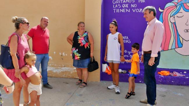 Manuel Cortés visita el I Campamento de Verano de ‘Siempre Valientes’ de Adra