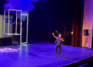 El Mago Invisible Desaparece Ante los Ojos del Público y Deja a Todos Sin Palabras