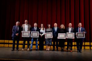 Ayuntamiento, Diputación y Junta reciben el Indalo de Oro de la Confederación de Teatro y Carnaval de Andalucía