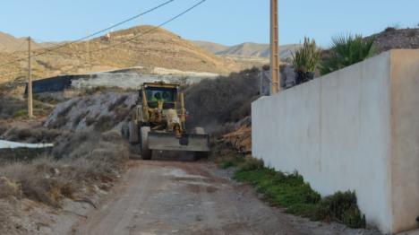 El Ayuntamiento de Adra continúa realizando trabajos en caminos rurales