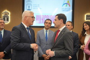 Juanma Moreno visita Huércal de Almería