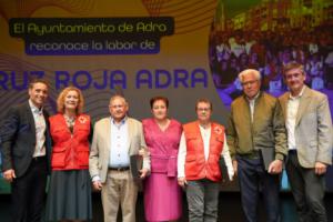 Homenajes, humor, baile y copla en una emotiva Gala del Mayor en Adra