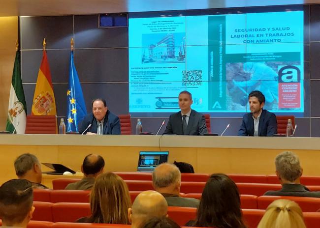 La Junta aborda en Almería la concienciación preventiva sobre los riesgos en trabajos con amianto