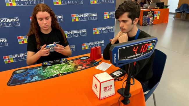 Éxito en el Campeonato de Cubo de Rubik en Huércal de Almería