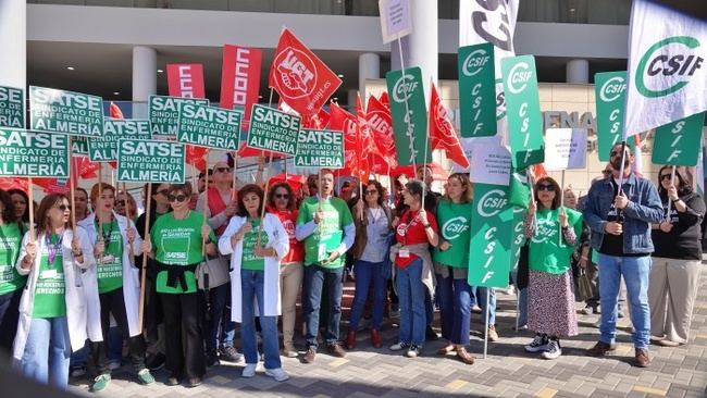 Sindicatos de Sanidad se concentran contra la nota de corte abusiva la Bolsa del SAS