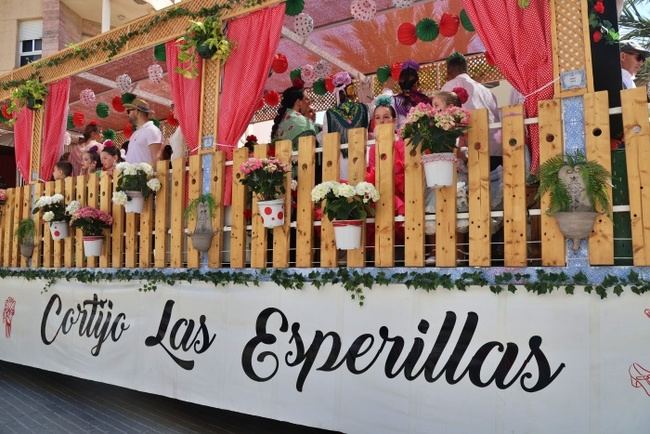 ‘Cortijo las Esperillas’ logra el primer premio del Concurso de Carrozas de San Marcos 2025