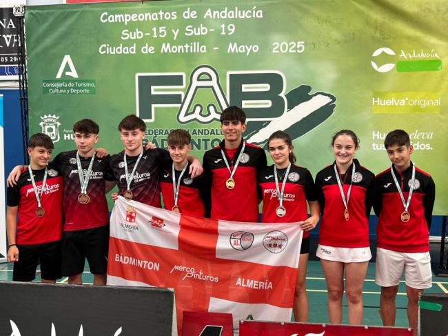 Mercapinturas Almería logra nueve medallas en el Campeonato de Andalucía Sub15 y Sub19 de bádminton